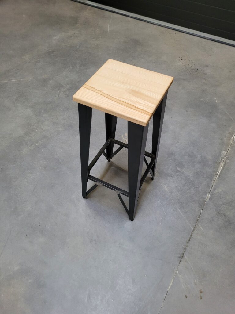 fabrication de tabouret à Montbrison - Serrurerie Métallerie Juban